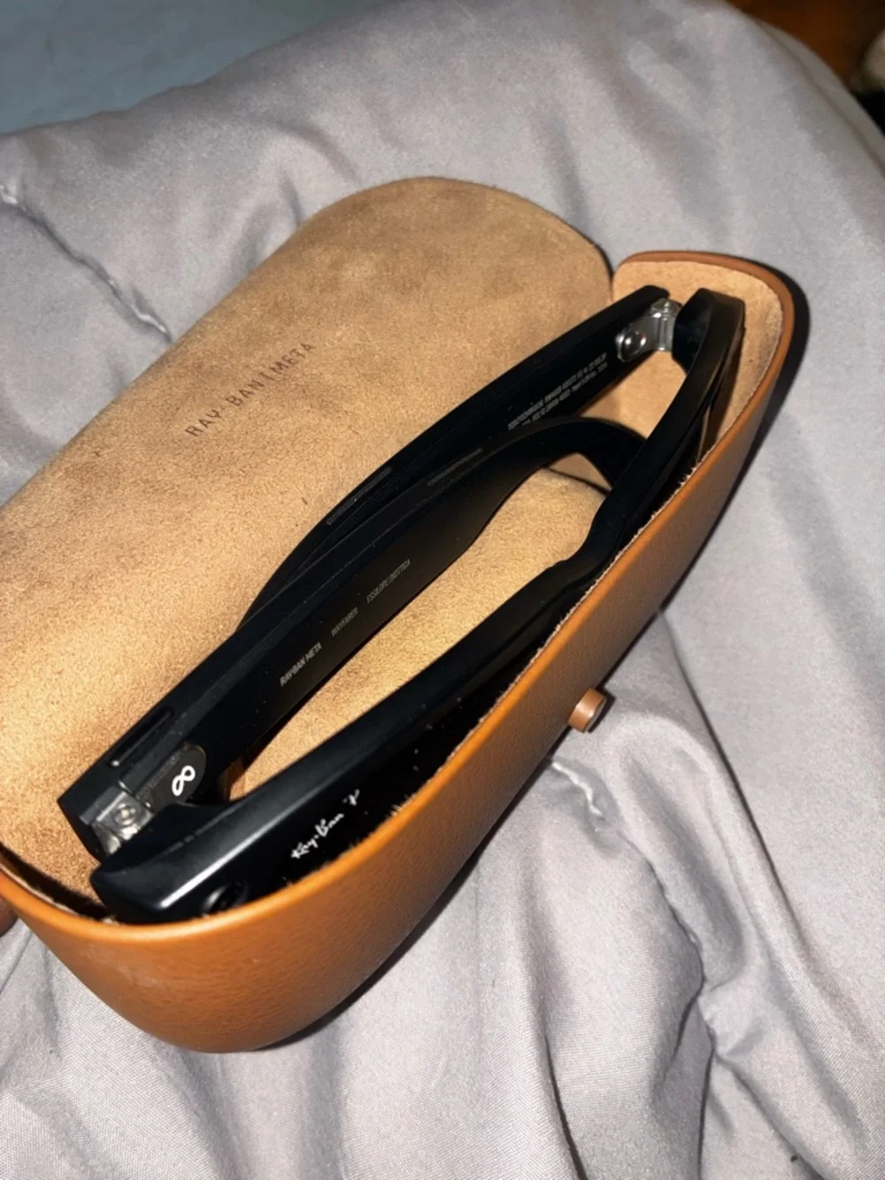 Gen 1 META Ray-Ban Black Wayfarer Sunglasses with Brown Leather Case